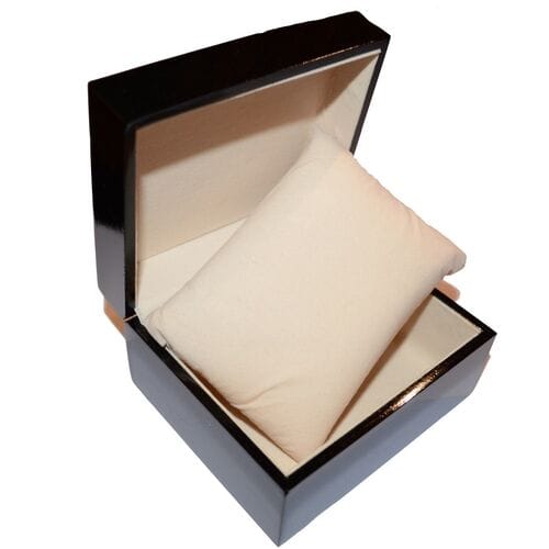Деревянная коробка с лаковым покрытием для часов оптом